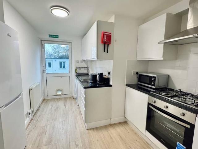 London, NW9 7HE, United Kingdom | 3 bed apartment for rent #165104840 | Rentberry