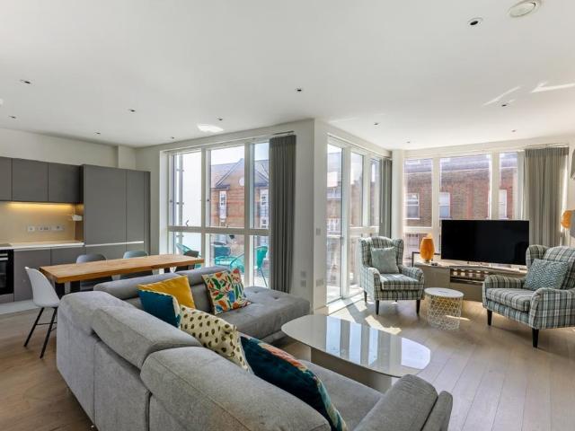 London NW10 2 bed flat to rent £2,950 pcm £681 pw