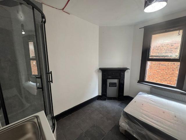 London NW10, Studio to rent, £1,000 pcm | PrimeLocation