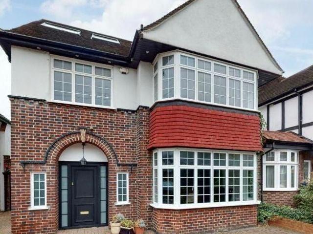 LONDON, NW11 6 bed detached house to rent £6,750 pcm £1,558 pw