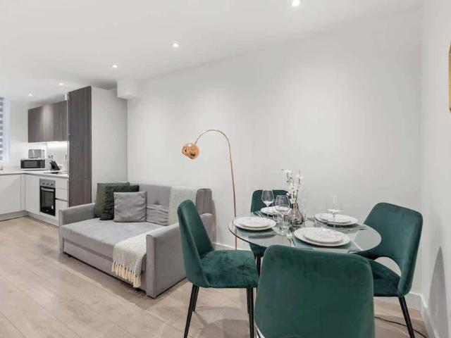 London, NW11 0AB, United Kingdom | 5 bed house for rent #169396228 | Rentberry
