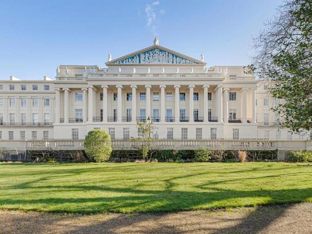 London NW1 2 bed apartment to rent £6,000 pcm £1,385 pw