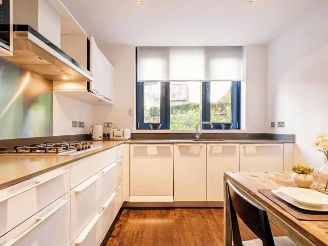 London, NW1 7AE, United Kingdom | 4 bed house for rent #152275397 | Rentberry