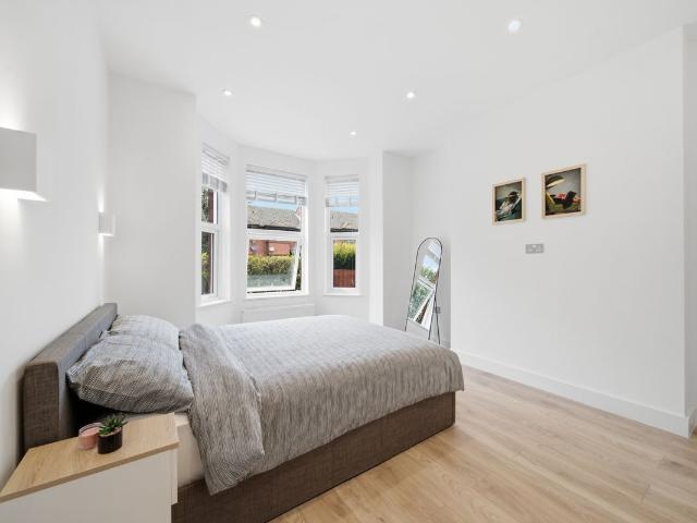 London NW2, 2 bed flat to rent, £3,700 pcm | PrimeLocation