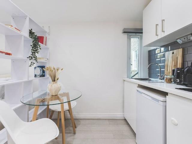 London, NW2 3TN, United Kingdom | Studio apartment for rent #172094638 | Rentberry