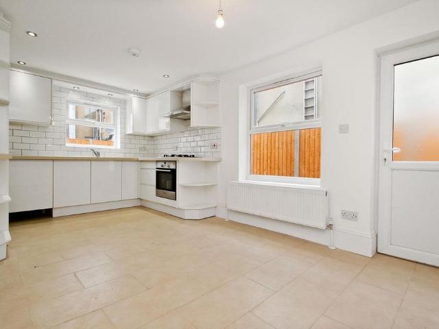LONDON, NW2 4 bed terraced house to rent £3,500 pcm £808 pw
