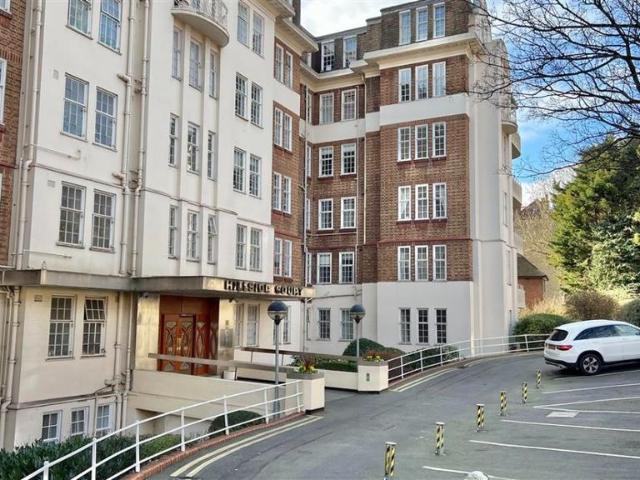 London NW3 Studio to rent £1,105 pcm £255 pw