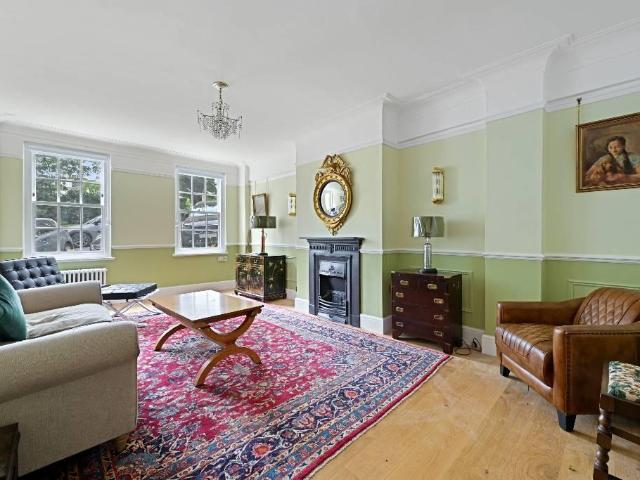 London NW3 2 bed flat to rent £3,033 pcm £700 pw