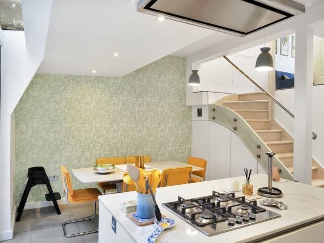 London, NW3 4XP, United Kingdom | 4 bed house for rent #166723045 | Rentberry
