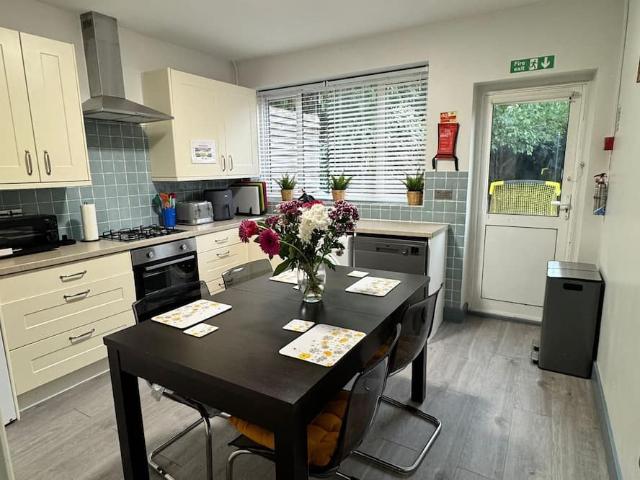 London, SM4 6AD, United Kingdom | 2 bed house for rent #165857809 | Rentberry