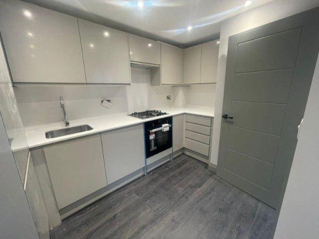 London SE4 3 bed detached house to rent £2,750 pcm £635 pw