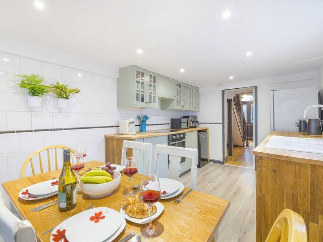 London, SE5 7SW, United Kingdom | 4 bed townhouse for rent #176002800 | Rentberry