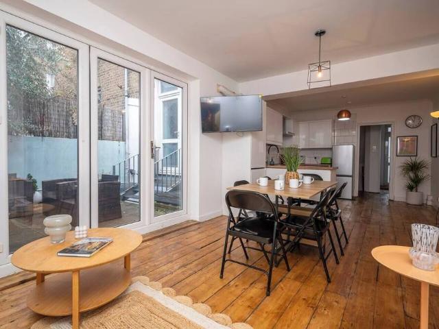 London, SE5 8LY, United Kingdom | 4 bed house for rent #170595981 | Rentberry