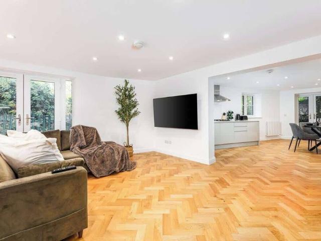 London, SE5 8NA, United Kingdom | 4 bed house for rent #168036177 | Rentberry