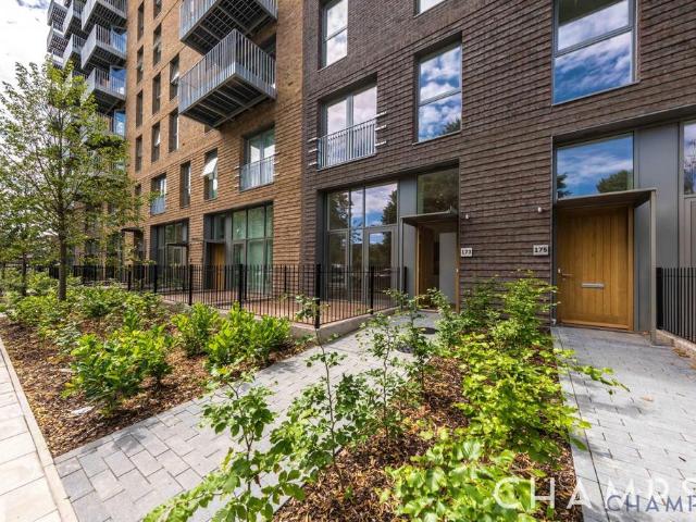 London, SE8 2 bed flat to rent £2,479 pcm £572 pw