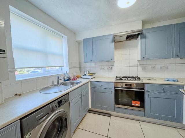 London SE8, 3 bed terraced house to rent, £3,000 pcm | PrimeLocation