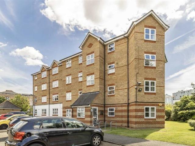 London SE8, 3 bed terraced house to rent, £3,200 pcm | PrimeLocation