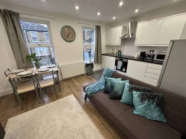 London SE13, 2 bed flat to rent, £2,000 pcm | PrimeLocation