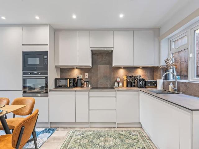 London, SE11 4SN, United Kingdom | 3 bed house for rent #166242268 | Rentberry
