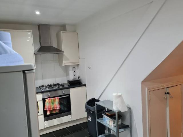 London, SE17 2QS, United Kingdom | 4 bed house for rent #129296458 | Rentberry