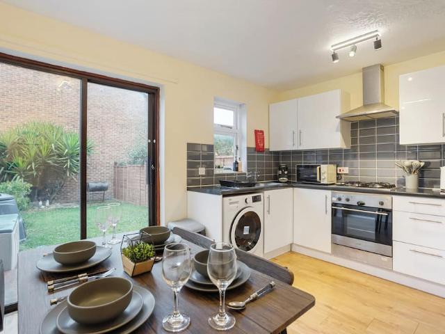 London, SE14 6DN, United Kingdom | 2 bed house for rent #160266692 | Rentberry