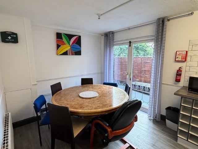 London, SE16 2BX, United Kingdom | 4 bed apartment for rent #171070195 | Rentberry