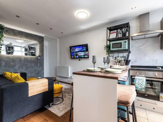 London, SE18 6TY, United Kingdom | 2 bed house for rent #147470309 | Rentberry
