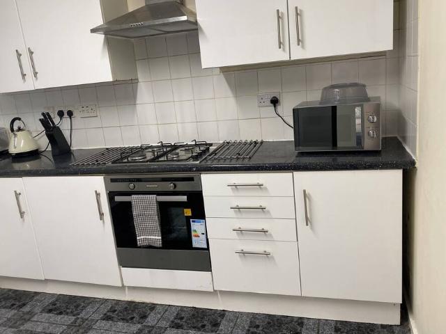 London, SE18 6XN, United Kingdom | 5 bed house for rent #163716616 | Rentberry