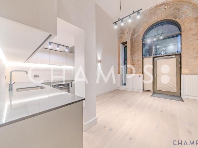 London SE18, 3 bed flat to rent, £3,900 pcm | PrimeLocation
