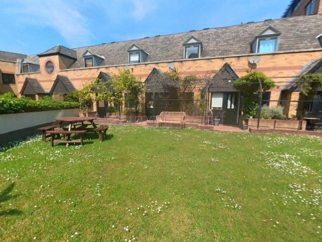 London SE1 2 bed flat to rent £2,513 pcm £580 pw