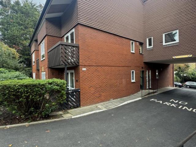 London SE21 1 bed flat to rent £6,283 pcm £1,450 pw