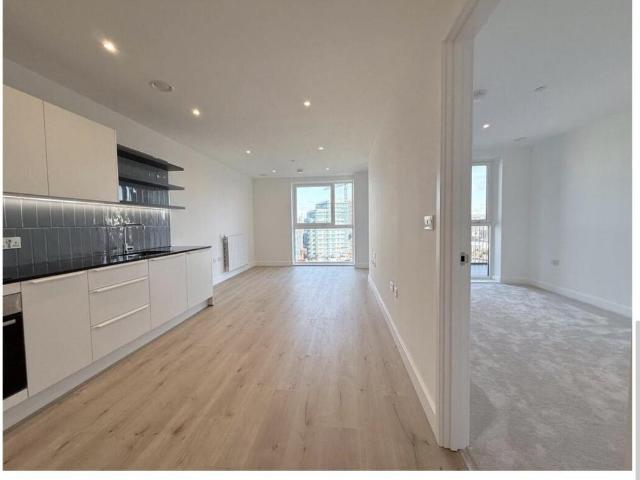 London SE28 1 bed flat to rent £1,625 pcm £375 pw