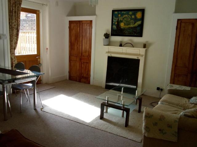 London, Seething Wells, ENGLAND, GB | 1 bed townhouse for rent #153215279 | Rentberry