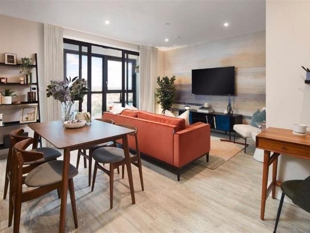 London Square, Croydon CR0, 2 bed flat to rent, £2,100 pcm | PrimeLocation