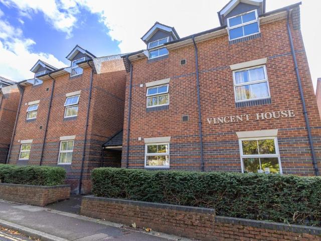 London Street, Andover 2 bed flat to rent £1,050 pcm £242 pw
