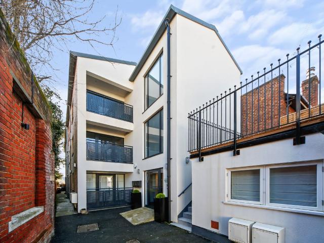 London Street, Chertsey KT16, 3 bed flat to rent, £2,150 pcm | PrimeLocation