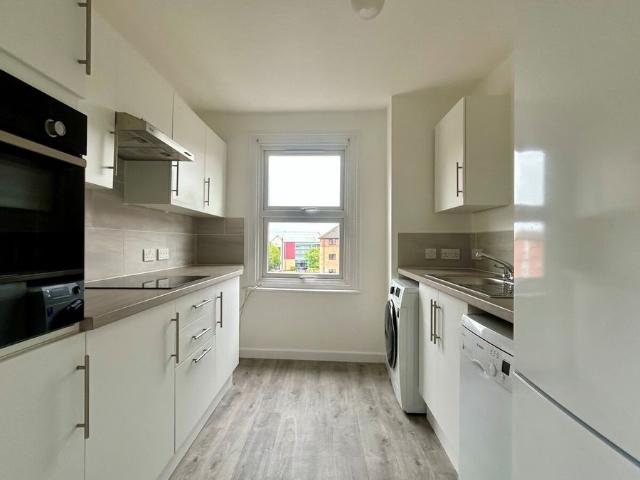 London Street, Reading, Berkshire RG1, 3 bed flat to rent, £1,450 pcm | PrimeLocation
