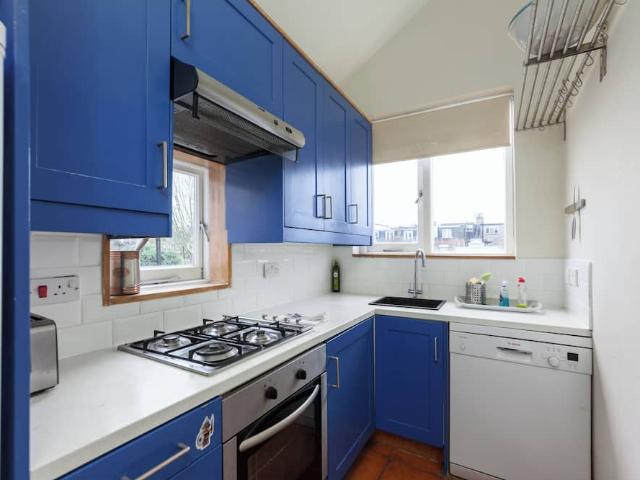 London, SW4 0AH, United Kingdom | 3 bed apartment for rent #97071677 | Rentberry