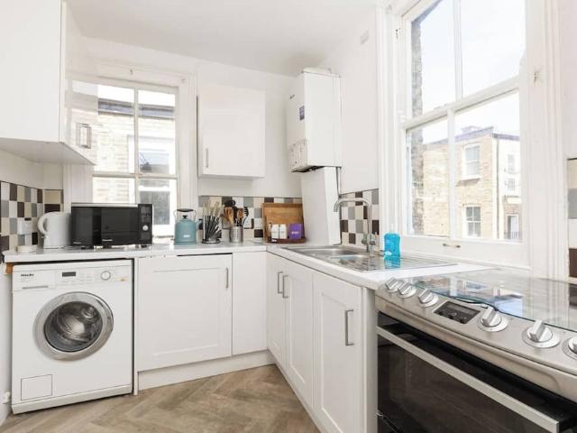 London, SW4 6DL, United Kingdom | 2 bed house for rent #176014609 | Rentberry