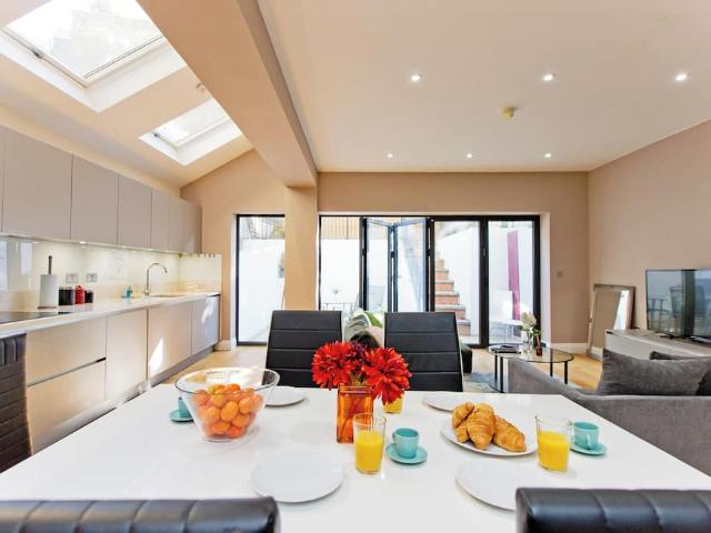 London, SW5 0SF, United Kingdom | 3 bed apartment for rent #160320743 | Rentberry