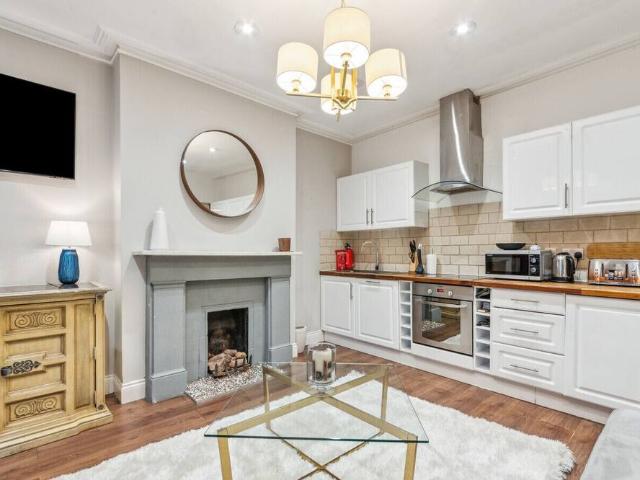 London, SW5 9DY, United Kingdom | 2 bed apartment for rent #147271465 | Rentberry