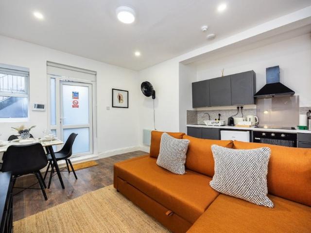 London, SW5 9EF, United Kingdom | 2 bed apartment for rent #172271420 | Rentberry