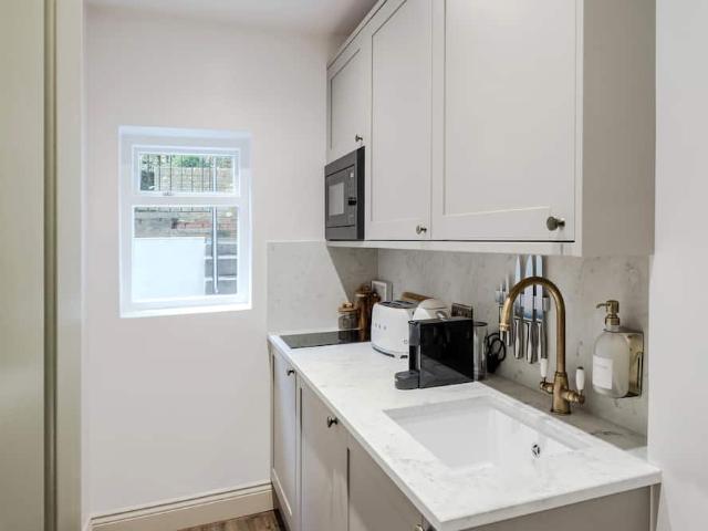 London, SW5 9PG, United Kingdom | 1 bed apartment for rent #168692677 | Rentberry
