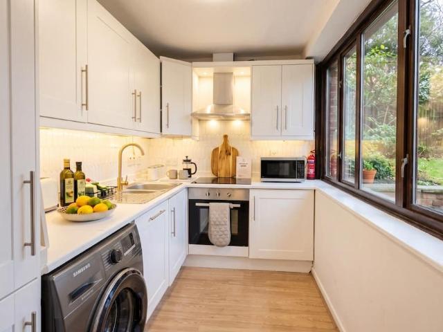 London, SW5 9RP, United Kingdom | 3 bed apartment for rent #172266332 | Rentberry