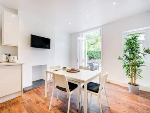 London, SW6 1LJ, United Kingdom | 2 bed apartment for rent #104199926 | Rentberry
