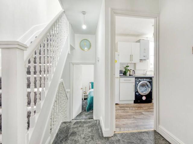 London, SW6 2ZH, United Kingdom | 3 bed duplex for rent #131353604 | Rentberry