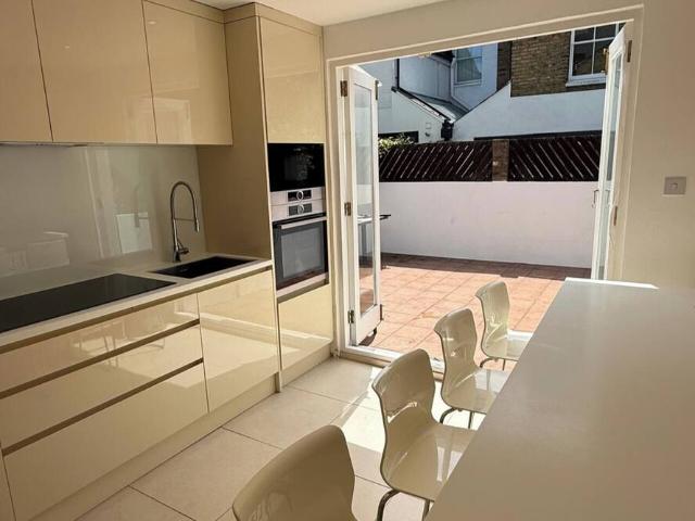 London, SW6 4DH, United Kingdom | 4 bed house for rent #150742471 | Rentberry