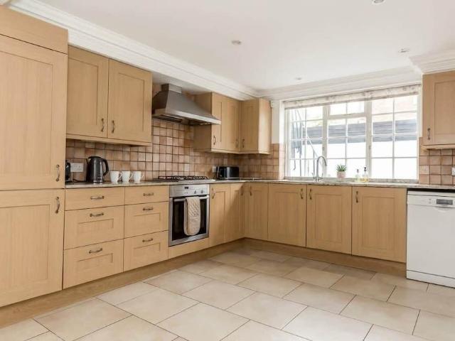 London, SW7 1HJ, United Kingdom | 3 bed townhouse for rent #125259621 | Rentberry