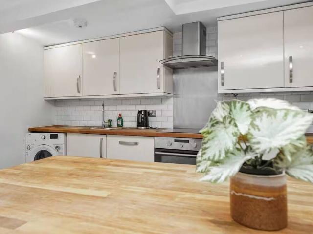 London, SW9 9PE, United Kingdom | 2 bed townhouse for rent #165057195 | Rentberry