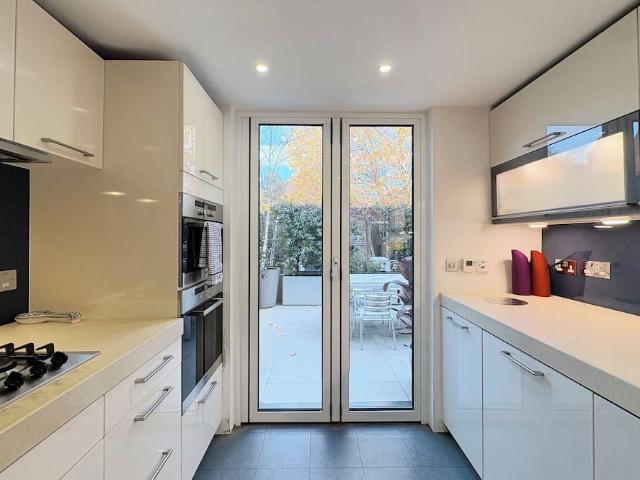 London, SW10 0SA, United Kingdom | 4 bed townhouse for rent #161198038 | Rentberry